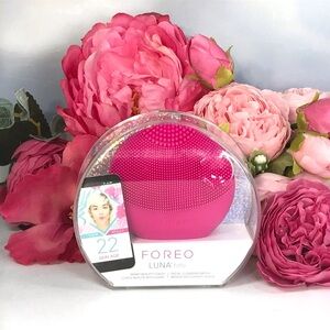 FOREO Luna Fofo smart facial cleansing brush in Fuchsia Pink Facial Device *BNIB